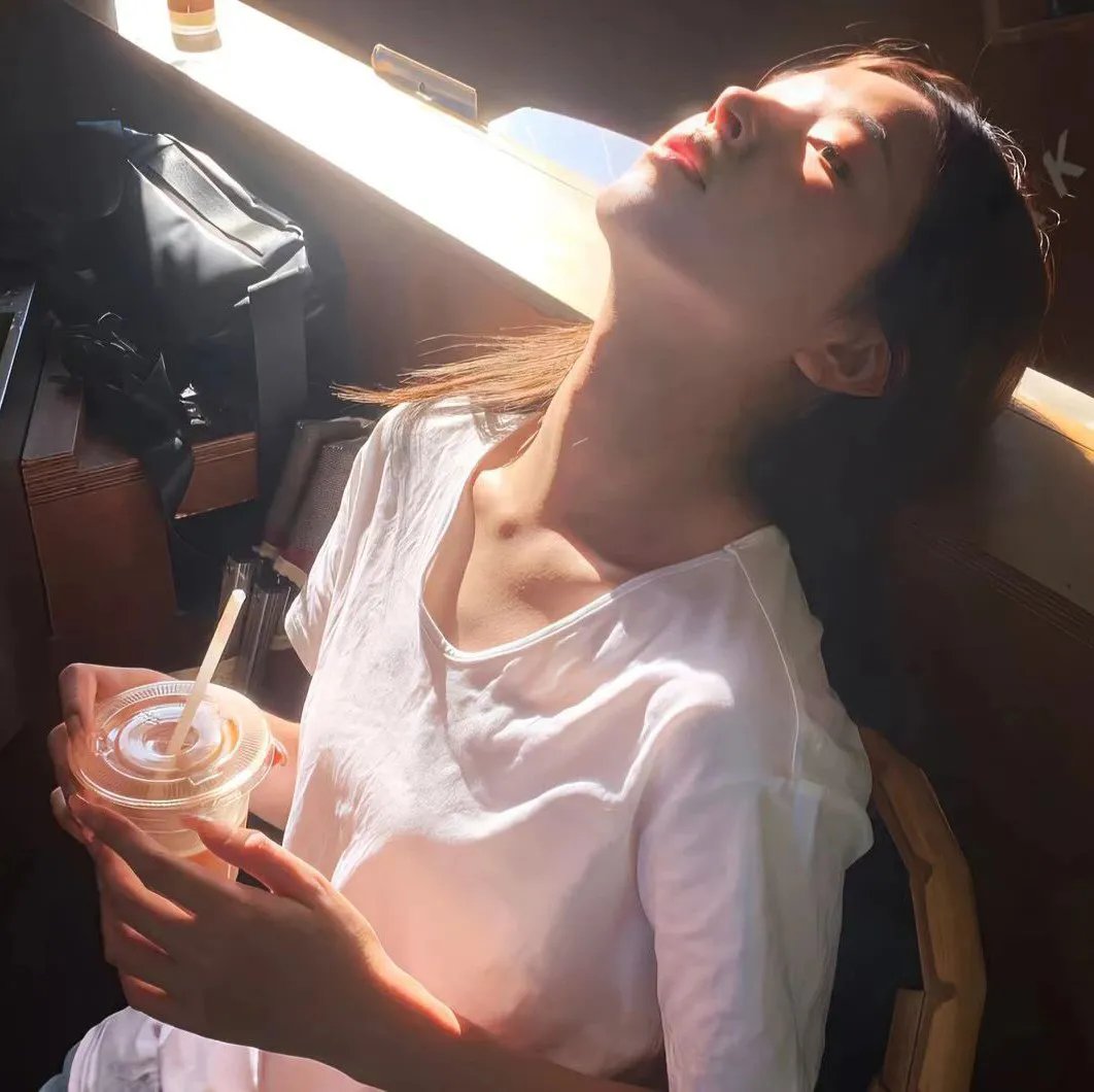 着牛仔裤的钟馗